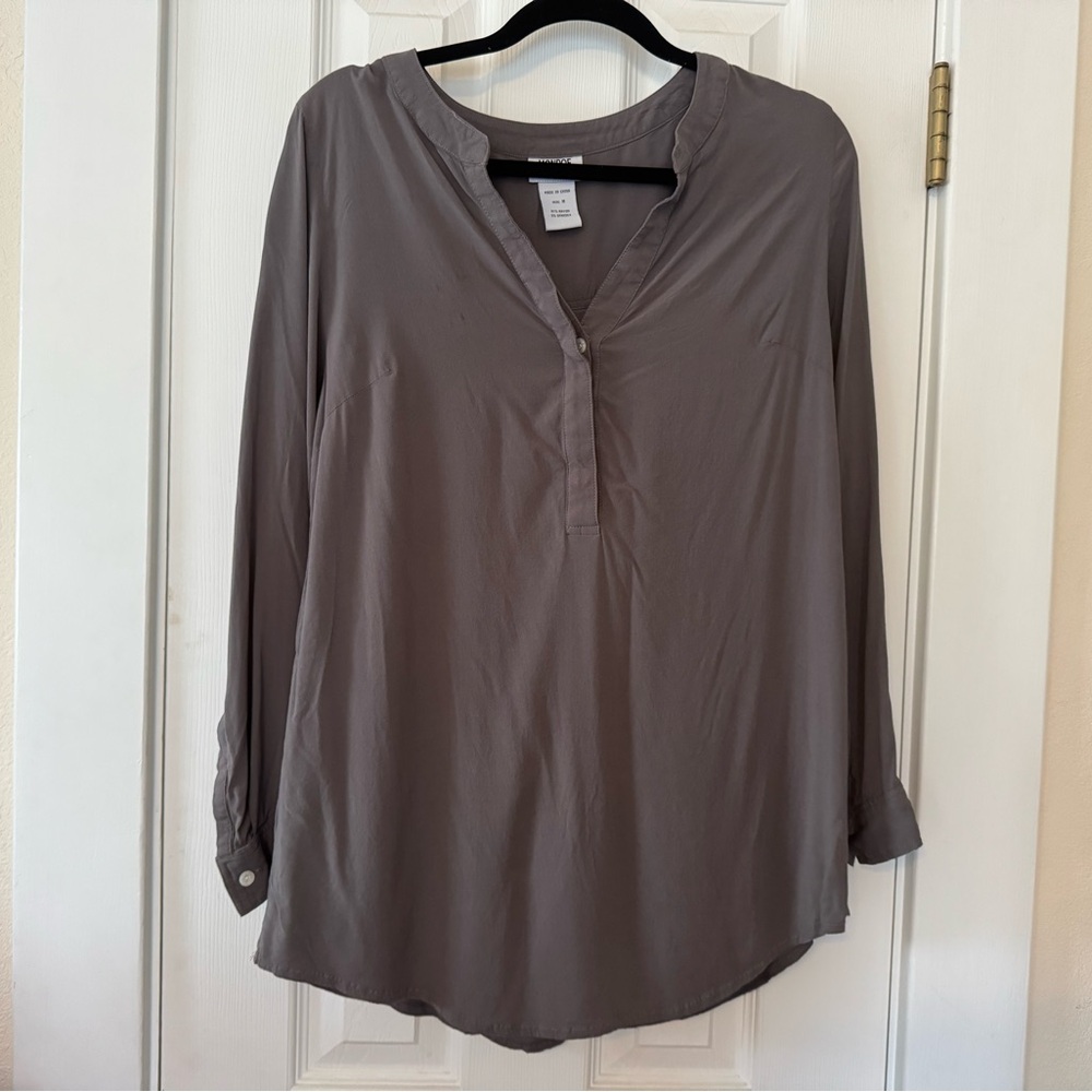 Monroe &‎ Main Blouse Women’s Medium Gray Tunic Top Long Sleeve V-Neck Rayon